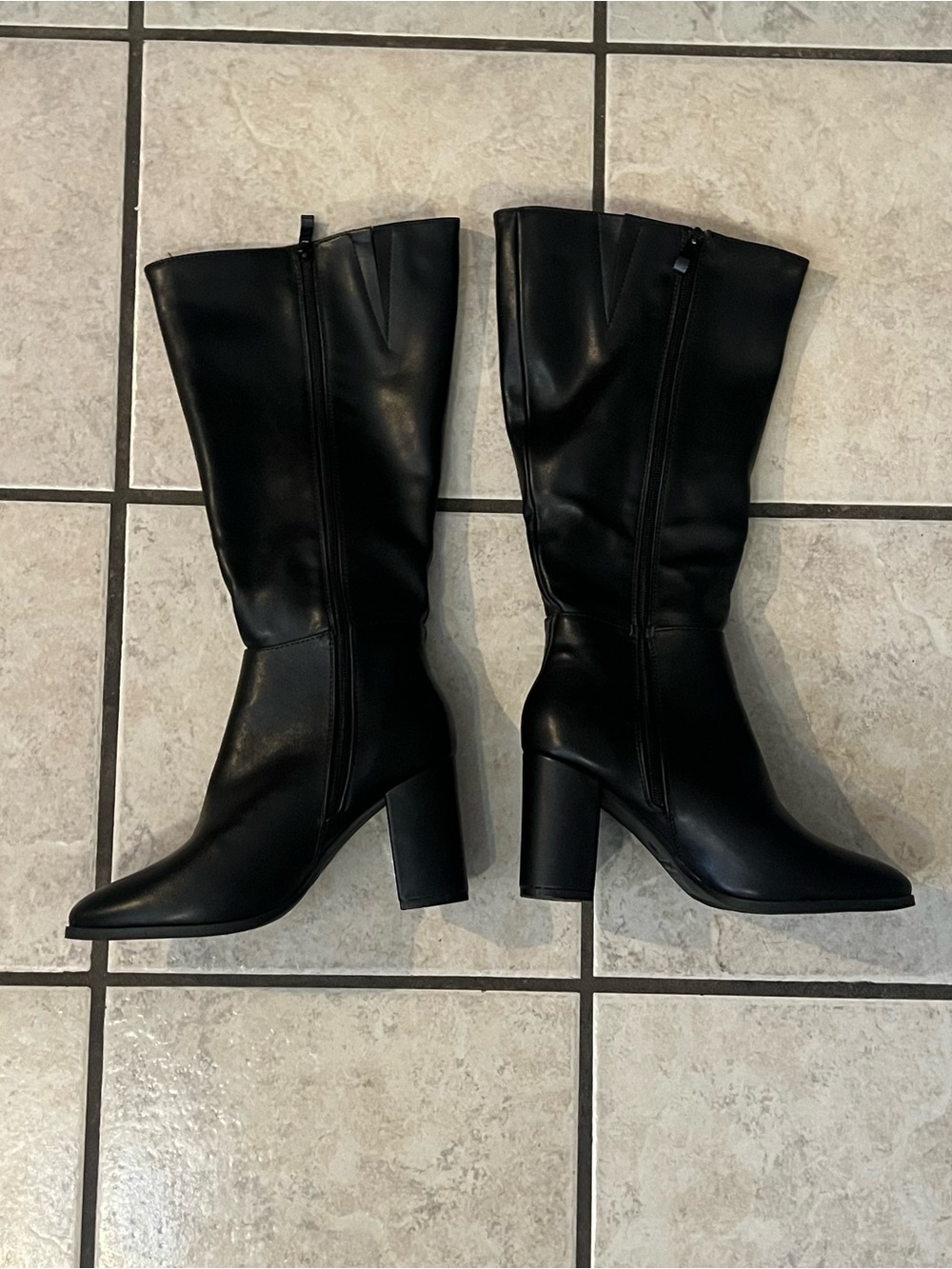 Forever Black Knee-High Block Heel Boots Size 7½